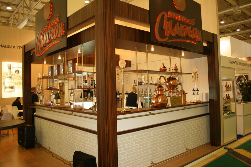 Эксклюзивный стенд для компании "ДЕРЕВЕНСКИЙ САМОГОН"